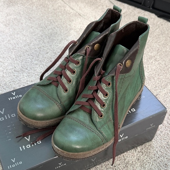 V Italia Women's Green Leather Ankle Boots - Picture 2 of 4
